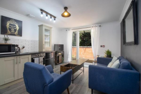 Flat 5 Willow Brook, Private Parking, WiFi, Garden View